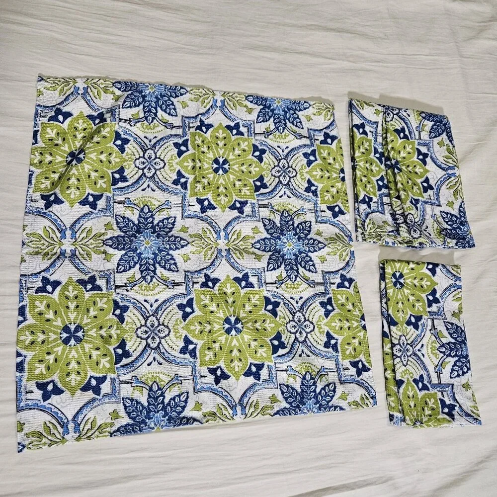 Set 4 Cloth Napkins 18x18 Blue Green Floral Microfiber Mediterranean Tile Table